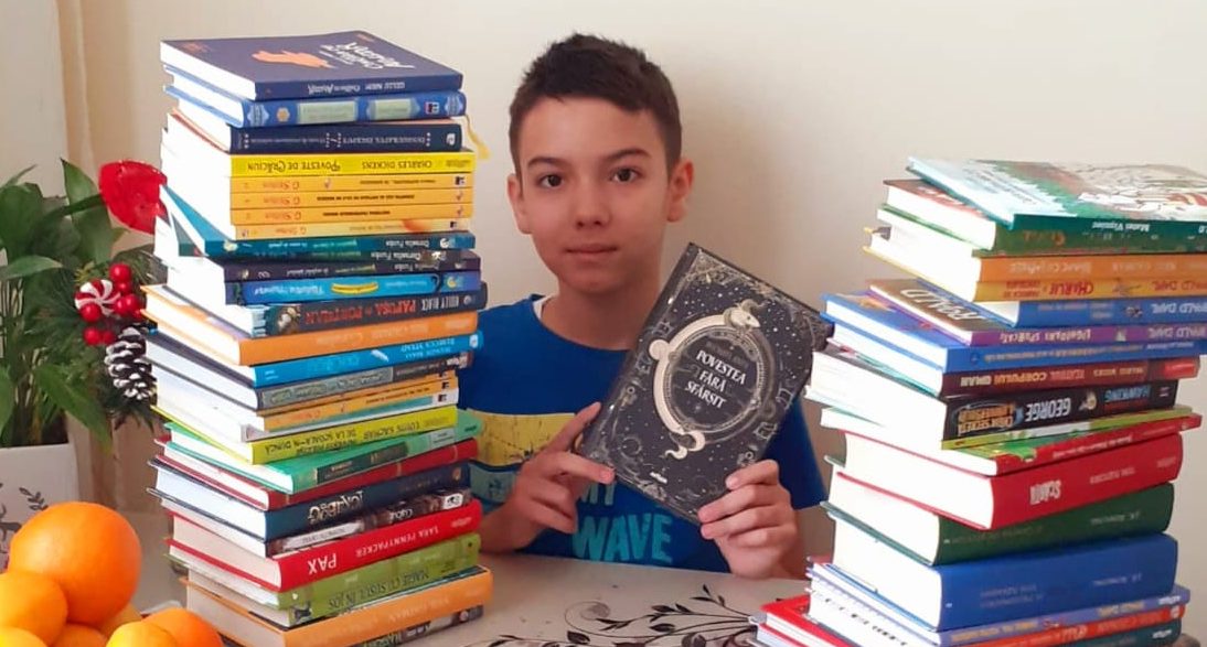 You are currently viewing Rareș are 11 ani și a citit sute de cărți! Într-o zi va scrie, însă, propriile povești