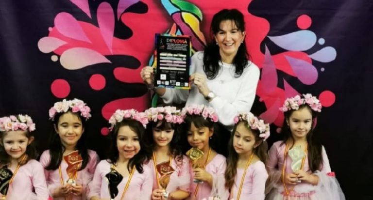 Read more about the article Dana Dragomir – „Eu nu le ofer lecții copiiilor. Le dăruiesc iubire!”
