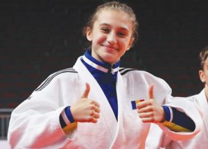 Read more about the article A vrut să-și urmeze fratele în sala de Judo și-a ajuns campioană națională