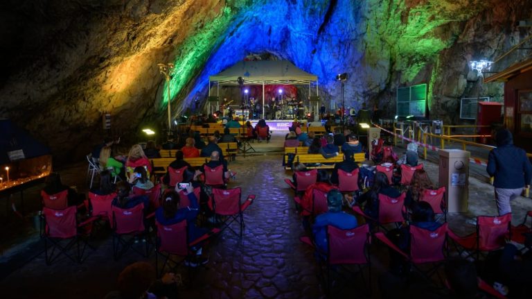 Read more about the article Timp liber lângă Târgoviște – Începe The Jazz Cave Festival 2022 în Peștera Ialomiței