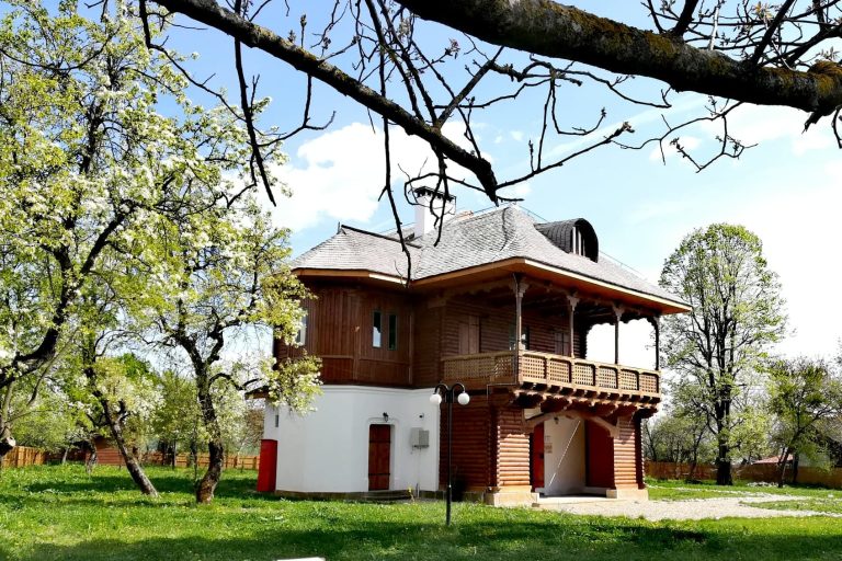 Read more about the article Timp liber lângă Târgoviște – Casa atelier “Gabriel Popescu” (Vulcana Pandele)