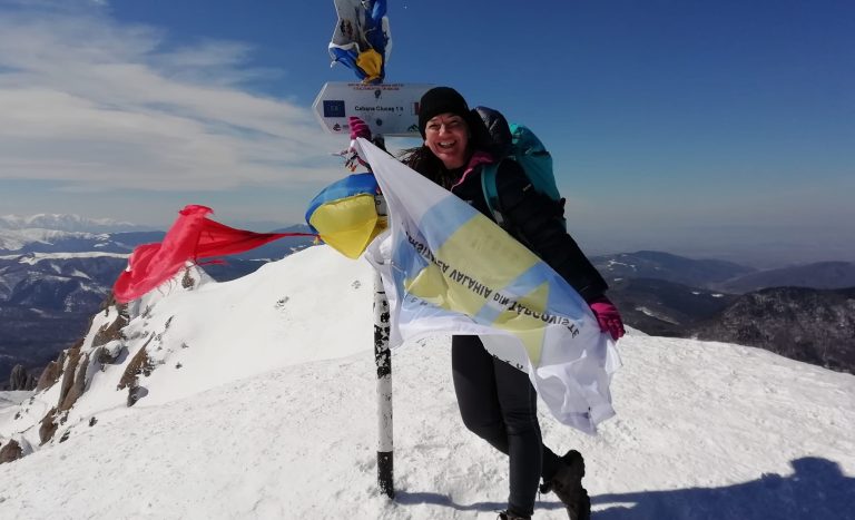 Read more about the article Iulia vrea să pună steagul UVT pe 14 vârfuri din Carpați. “Sunt mulți munți pe care vreau să ajung și pe care voi ajunge”