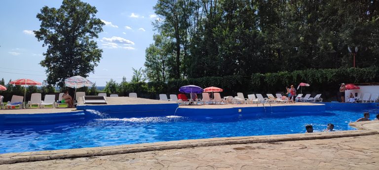 Read more about the article Hanul Logofătului – La piscină în mijlocul naturii