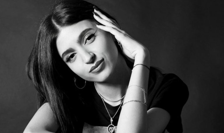 Read more about the article Tineri de viitor! Daria a fost admisă pe primele locuri la Facultatea de Sociologie a Universității București