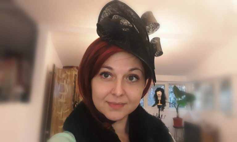 Read more about the article Mihaela Tudorache, o modistă modernă: “Fiecare pălărie are o parte din sufletul meu”