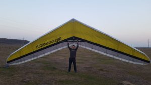 Read more about the article Silviu Stan, jandarmul dâmbovițean care a reușit să zboare cu deltaplanul 98 km