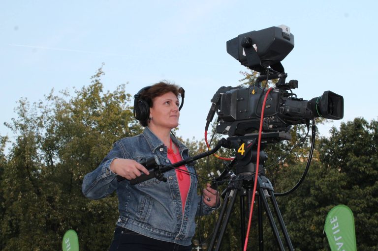 Read more about the article Liliana Iordan, singura femeie cameraman de televiziune din Dâmbovița
