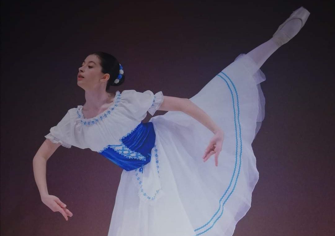 You are currently viewing Balerina Denisa Petre urcă Târgoviștea pe podiumurile concursurilor naționale și internaționale de dans
