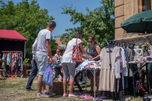 Read more about the article Mic talcioc la curte – fenomenul Yard Sale se dezvoltă și la Târgoviște