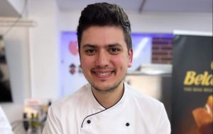 Read more about the article Pastry Chef Alexandru Ștefan face deserturi inovative din care încearcă să înlăture zahărul procesat