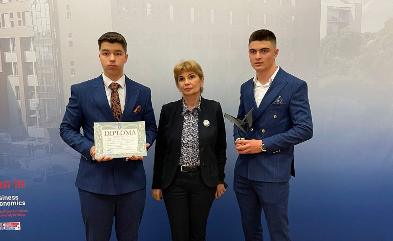 Read more about the article Ștefan Enache și Bogdan Bălășescu, cei mai buni elevi antreprenori în 2023