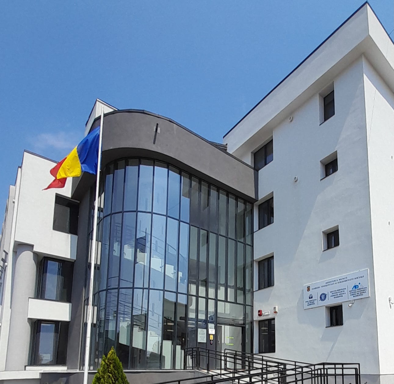 You are currently viewing Peste 300 de locuri de muncă vacante în baza de date a AJOFM Dâmbovița!