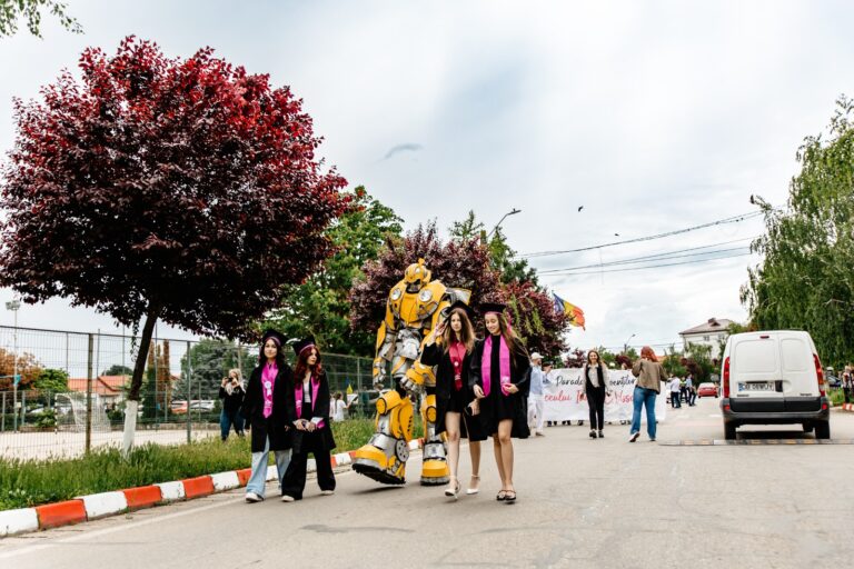 Read more about the article Bumblebee a abolvit Liceului Teoretic „Iancu C. Vissarion”