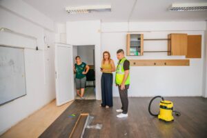 Read more about the article Titu, orașul care investește în viitorul copiilor săi: licee renovate, creșă nouă, mobilier modern și uniforme școlare