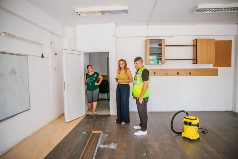 Read more about the article Titu, orașul care investește în viitorul copiilor săi: licee renovate, creșă nouă, mobilier modern și uniforme școlare