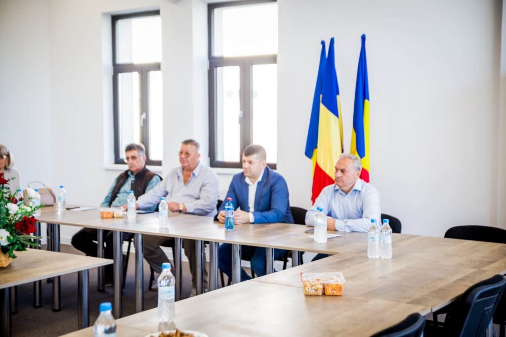 Antreprenorii din orașul Titu au participat la o întâlnire dedicată trecerii la CAEN Rev. 3