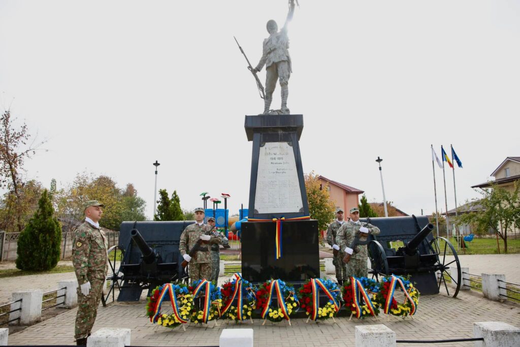 Ziua Armatei Române, celebrată la Titu printr-un omagiu adus militarilor și eroilor