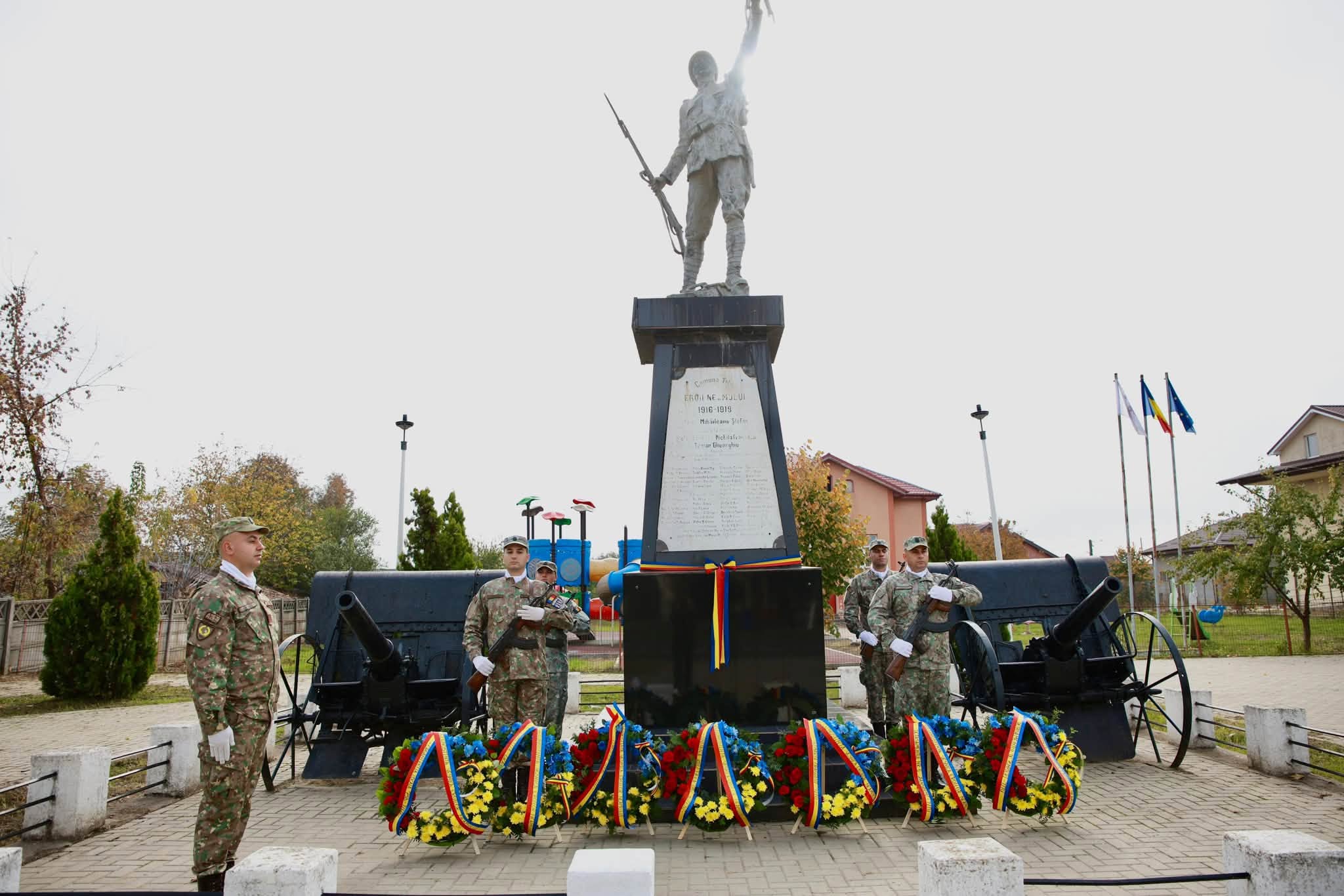 You are currently viewing Ziua Armatei Române, celebrată la Titu printr-un omagiu adus militarilor și eroilor