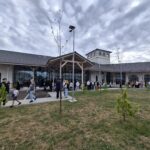 Centrul Cultural Titu și-a început activitatea dedicată copiilor. Programul include cursuri gratuite de muzică, dans, teatru și pictură, coordonate de profesori și voluntari.